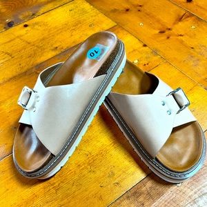 BNWT DV Dolce Vita “Lolly” Lug Footbed Size 10 sandals (like Birkenstock)